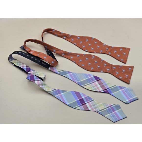 2 Bowtie Lot Izod / Saddlebred Blue Red Palm Trees Bow Ties - Picture 1 of 5